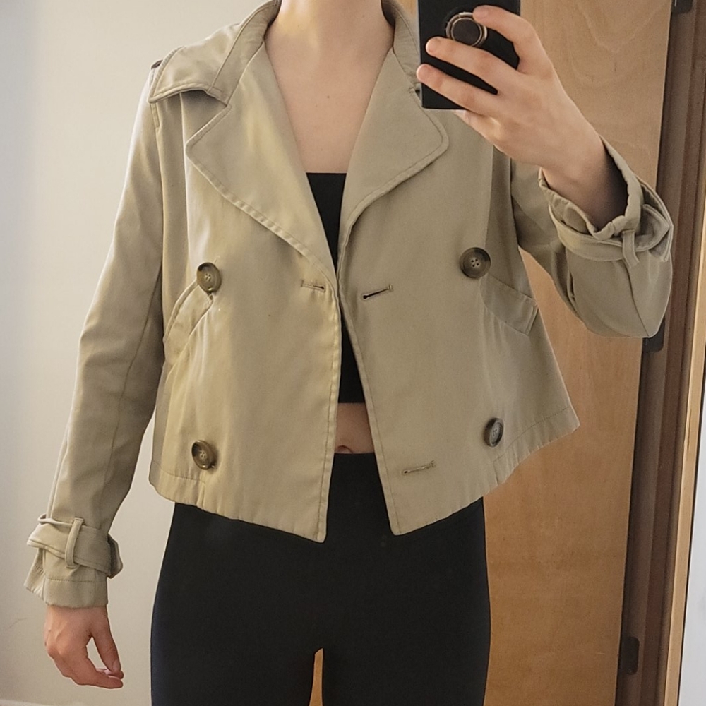 Shinestar taupe cropped jacket. Size Medium